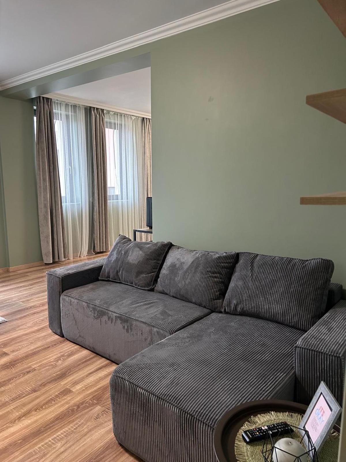 Becca'S Downtown Apartment With Private Parking Oradea Zewnętrze zdjęcie